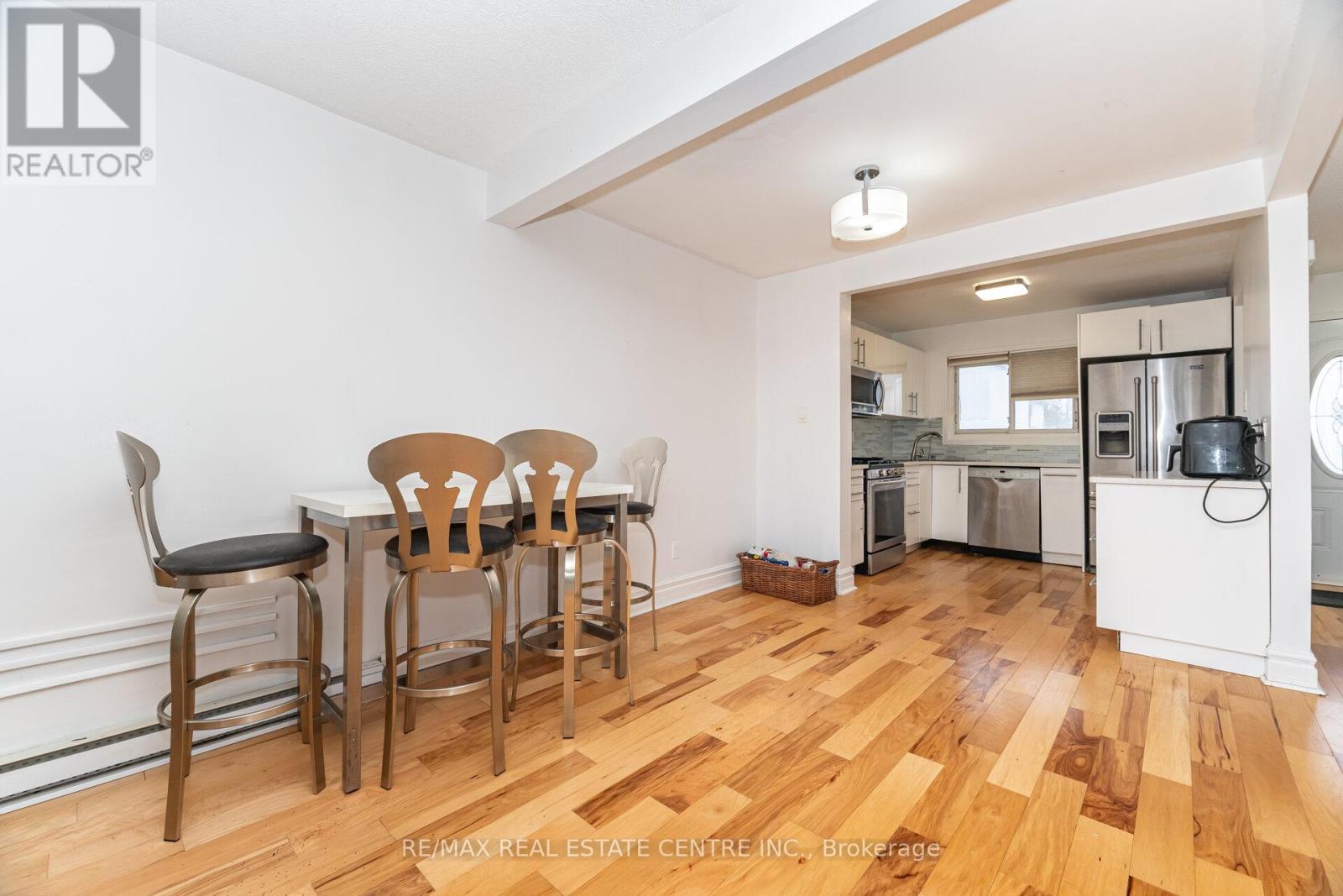 26 Haley Court, Brampton, Ontario  L6S 1N6 - Photo 8 - W12495928