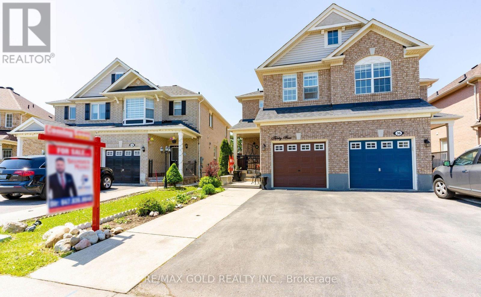 34 JINGLE CRESCENT, Brampton, Ontario