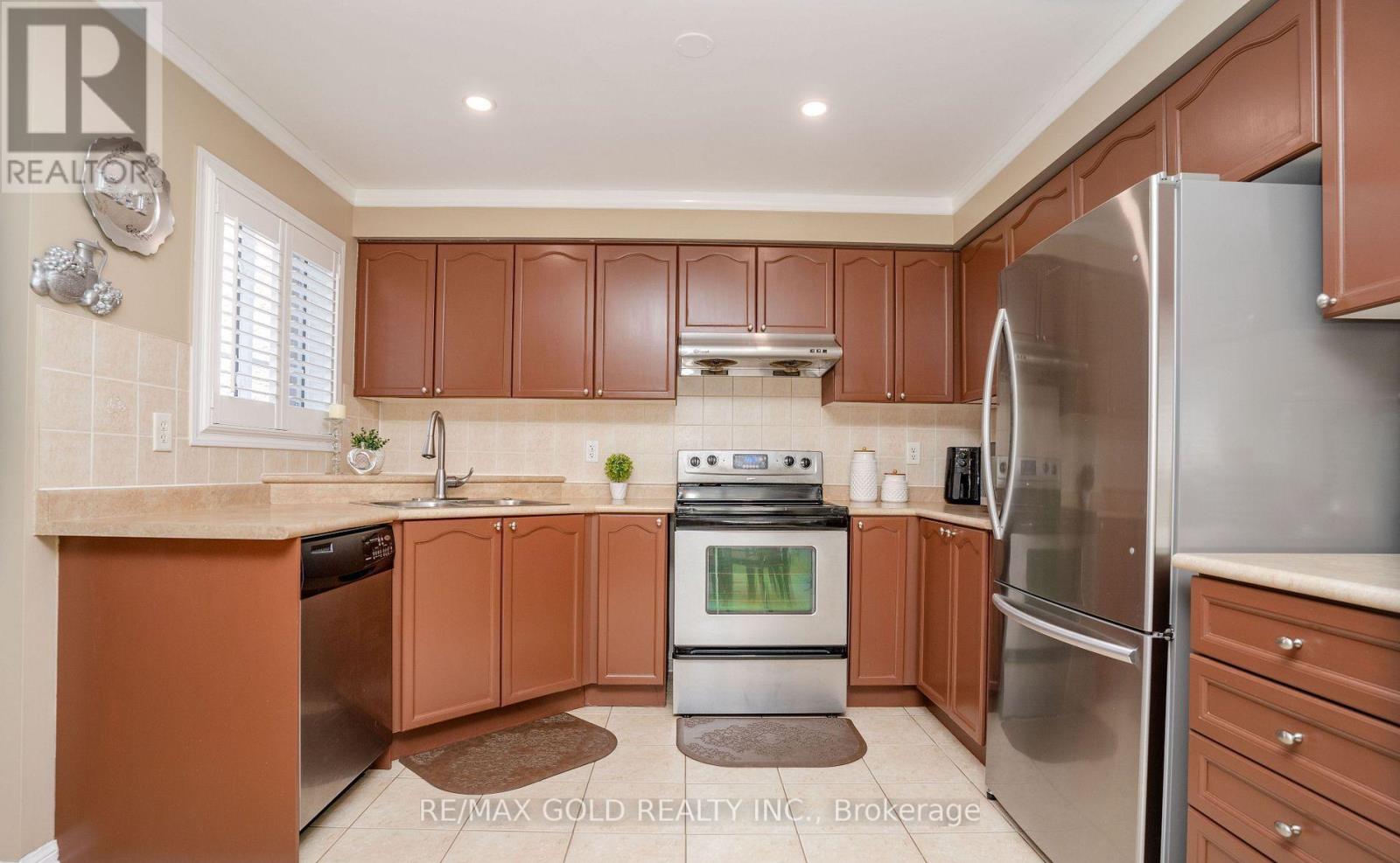 34 Jingle Crescent, Brampton, Ontario  L6S 0B2 - Photo 12 - W12495948