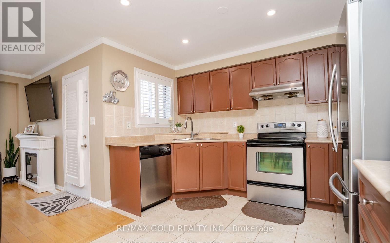 34 Jingle Crescent, Brampton, Ontario  L6S 0B2 - Photo 13 - W12495948