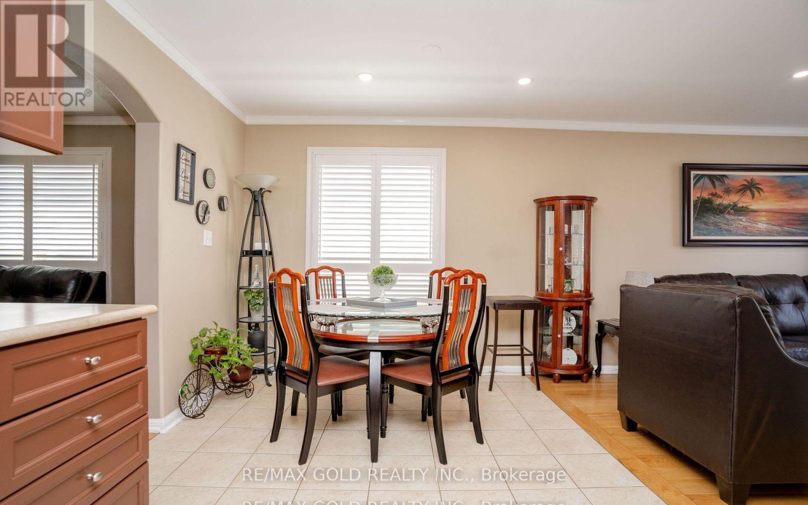 34 Jingle Crescent, Brampton, Ontario  L6S 0B2 - Photo 14 - W12495948