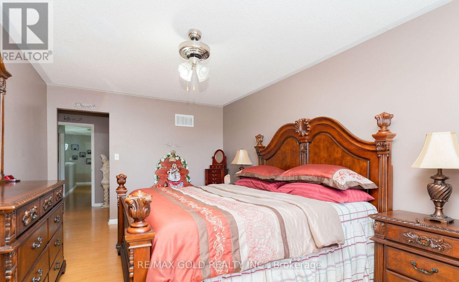 34 Jingle Crescent, Brampton, Ontario  L6S 0B2 - Photo 21 - W12495948