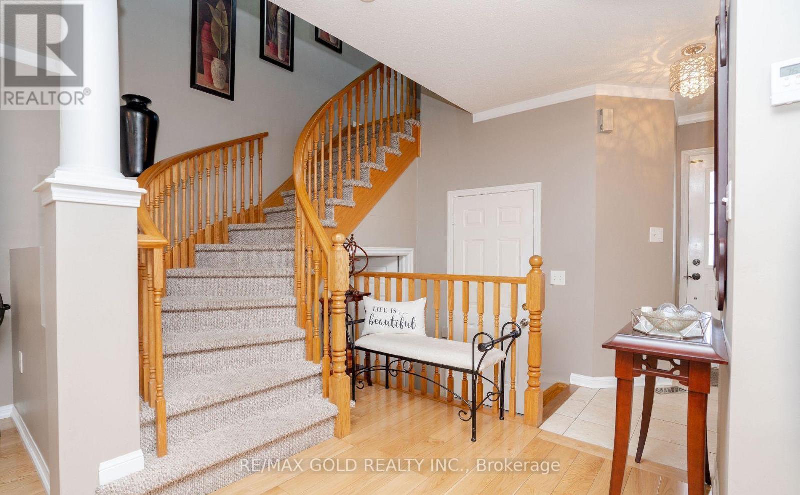 34 Jingle Crescent, Brampton, Ontario  L6S 0B2 - Photo 5 - W12495948