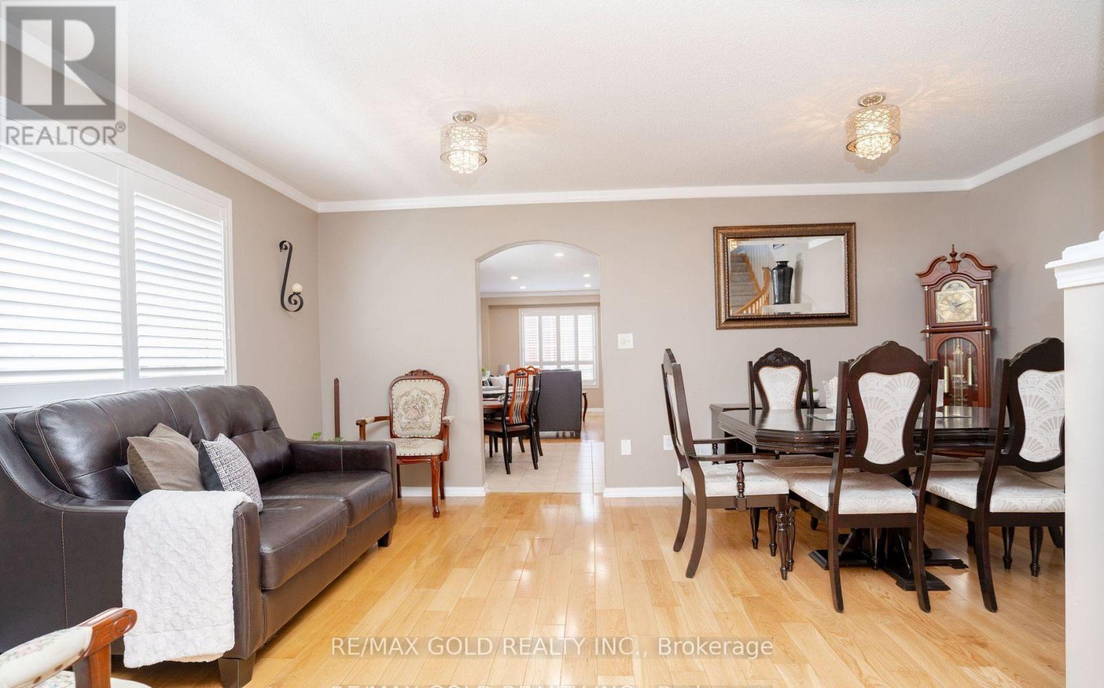 34 Jingle Crescent, Brampton, Ontario  L6S 0B2 - Photo 6 - W12495948