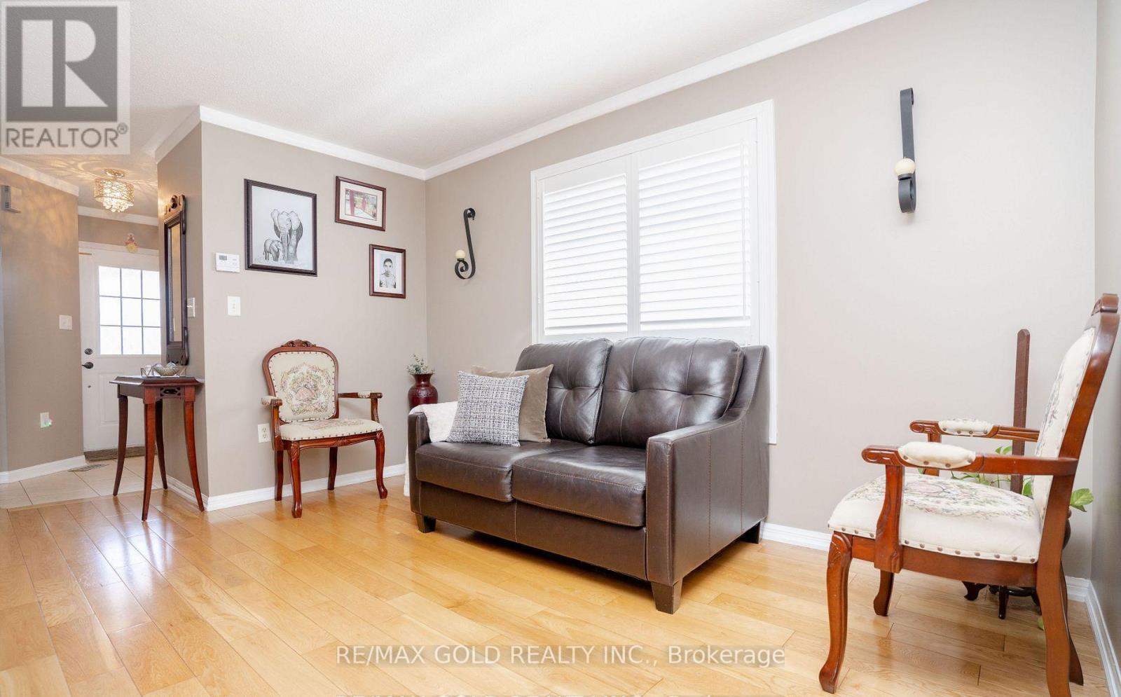 34 Jingle Crescent, Brampton, Ontario  L6S 0B2 - Photo 7 - W12495948