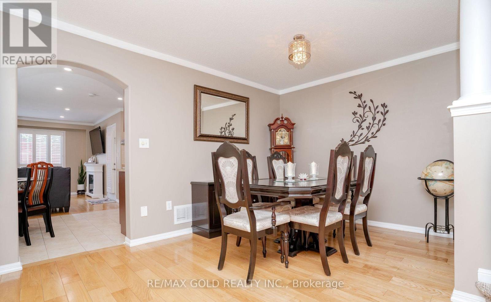 34 Jingle Crescent, Brampton, Ontario  L6S 0B2 - Photo 9 - W12495948