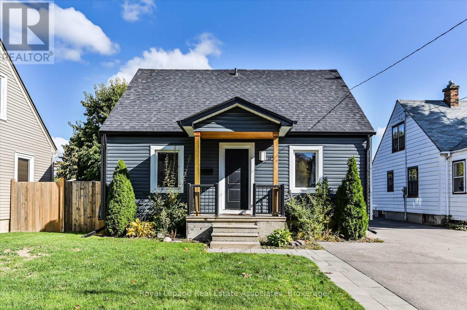 97 HEARST CIRCLE, Toronto, Ontario