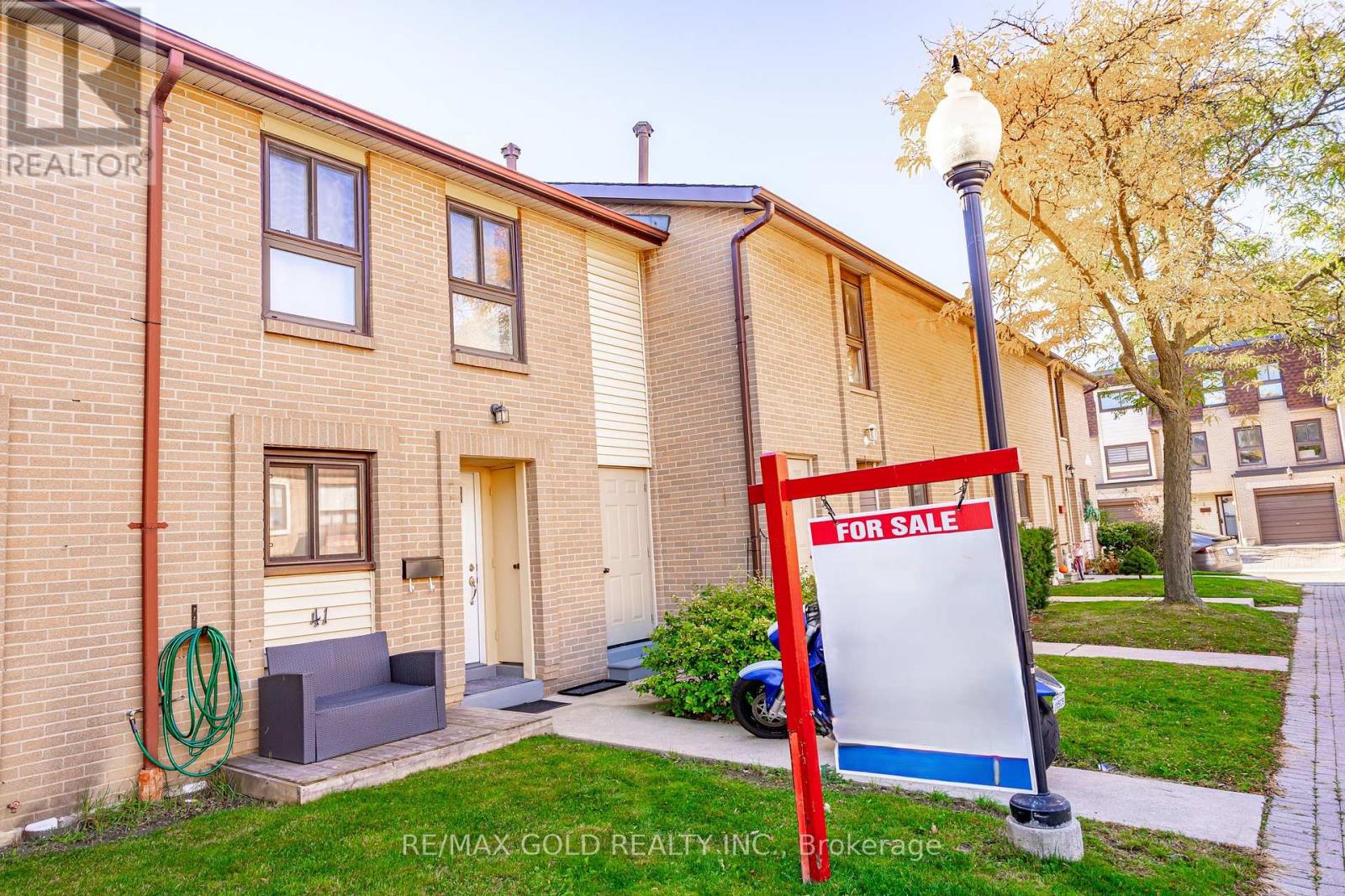 41 - 46 Dearbourne Boulevard, Brampton, Ontario  L6T 1J7 - Photo 3 - W12496036