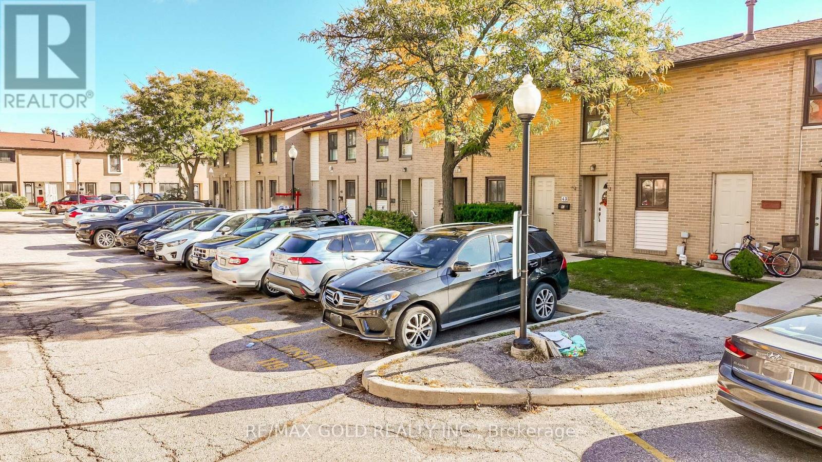 41 - 46 Dearbourne Boulevard, Brampton, Ontario  L6T 1J7 - Photo 4 - W12496036