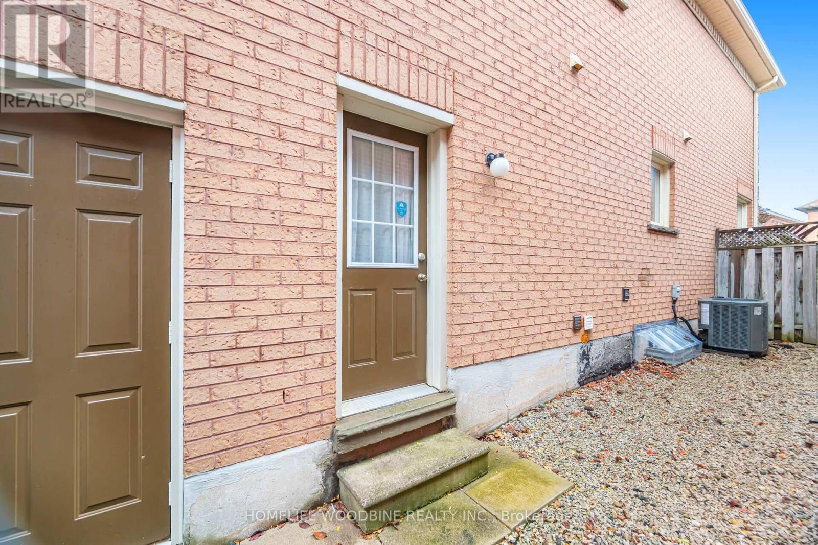 2546 Burnford Trail N, Mississauga, Ontario  L5M 5E3 - Photo 33 - W12496072