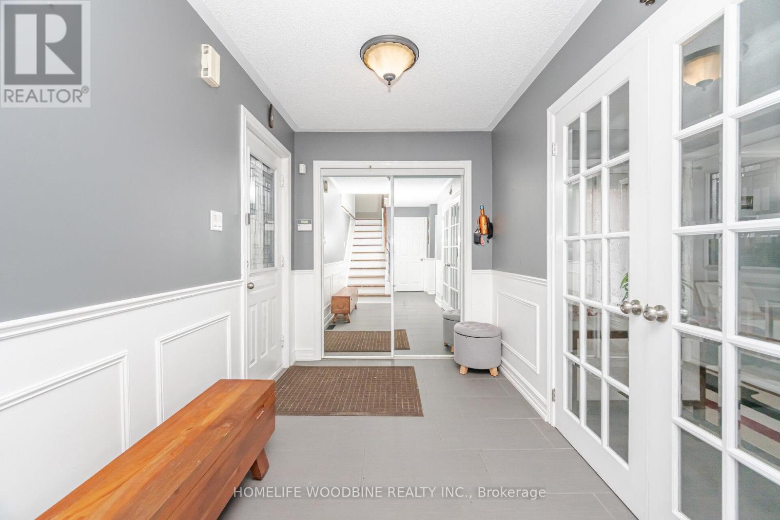 2546 Burnford Trail N, Mississauga, Ontario  L5M 5E3 - Photo 4 - W12496072