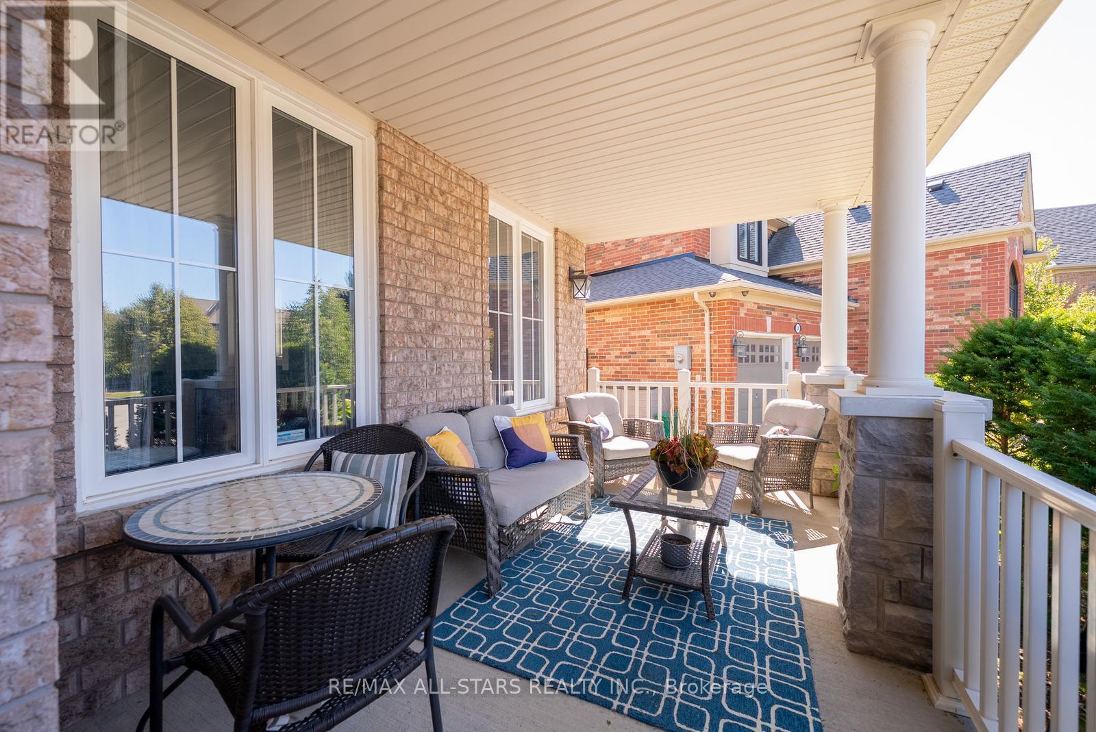 134 Stephensbrook Circle, Whitchurch-Stouffville, Ontario  L4A 0G4 - Photo 2 - N12422774