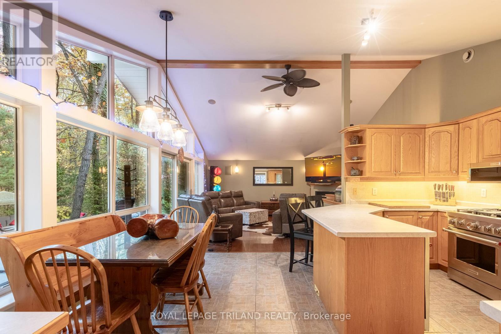 10092 Lakeshore Road, Lambton Shores (Grand Bend), Ontario  N0M 1T0 - Photo 10 - X12496120