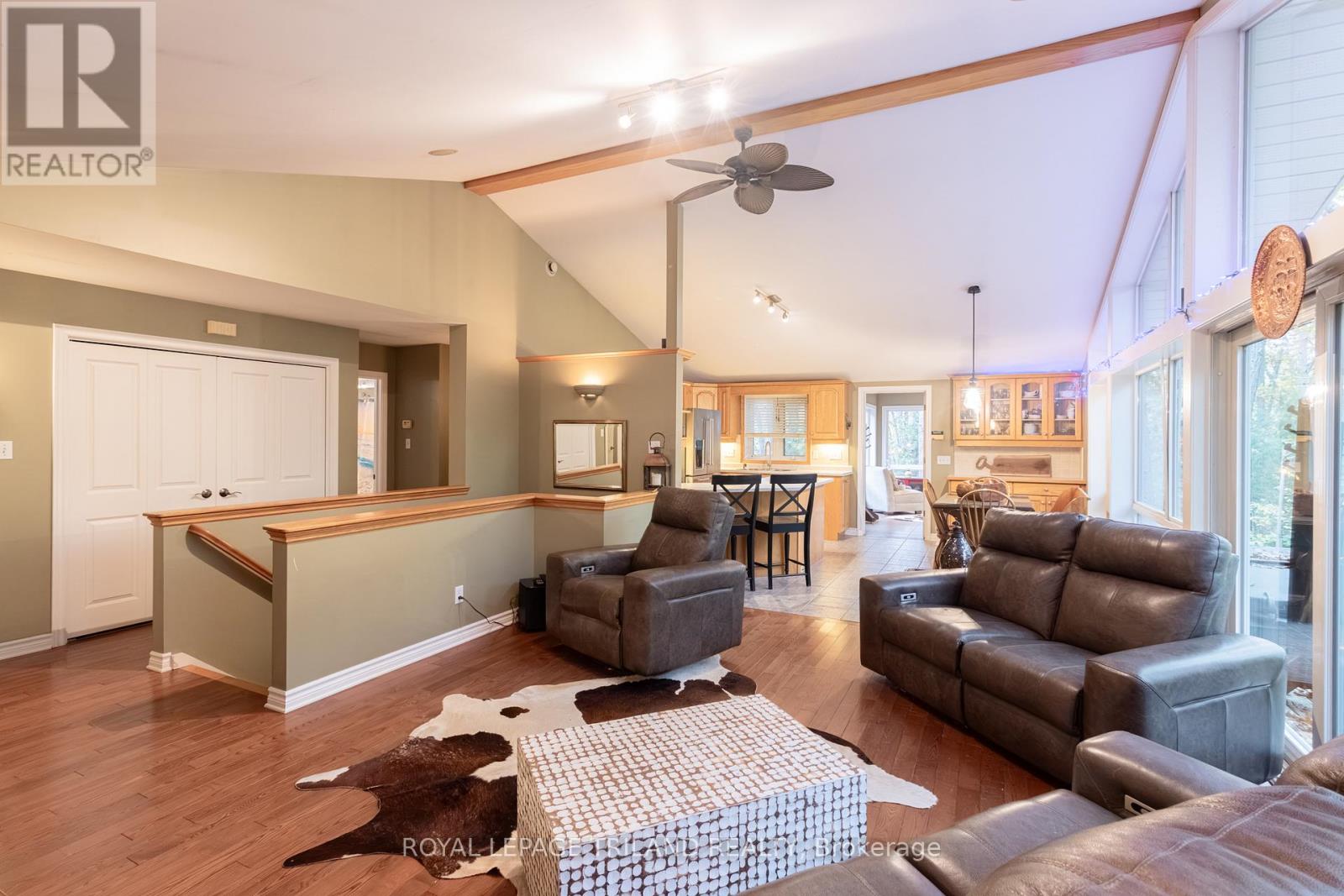 10092 Lakeshore Road, Lambton Shores (Grand Bend), Ontario  N0M 1T0 - Photo 13 - X12496120