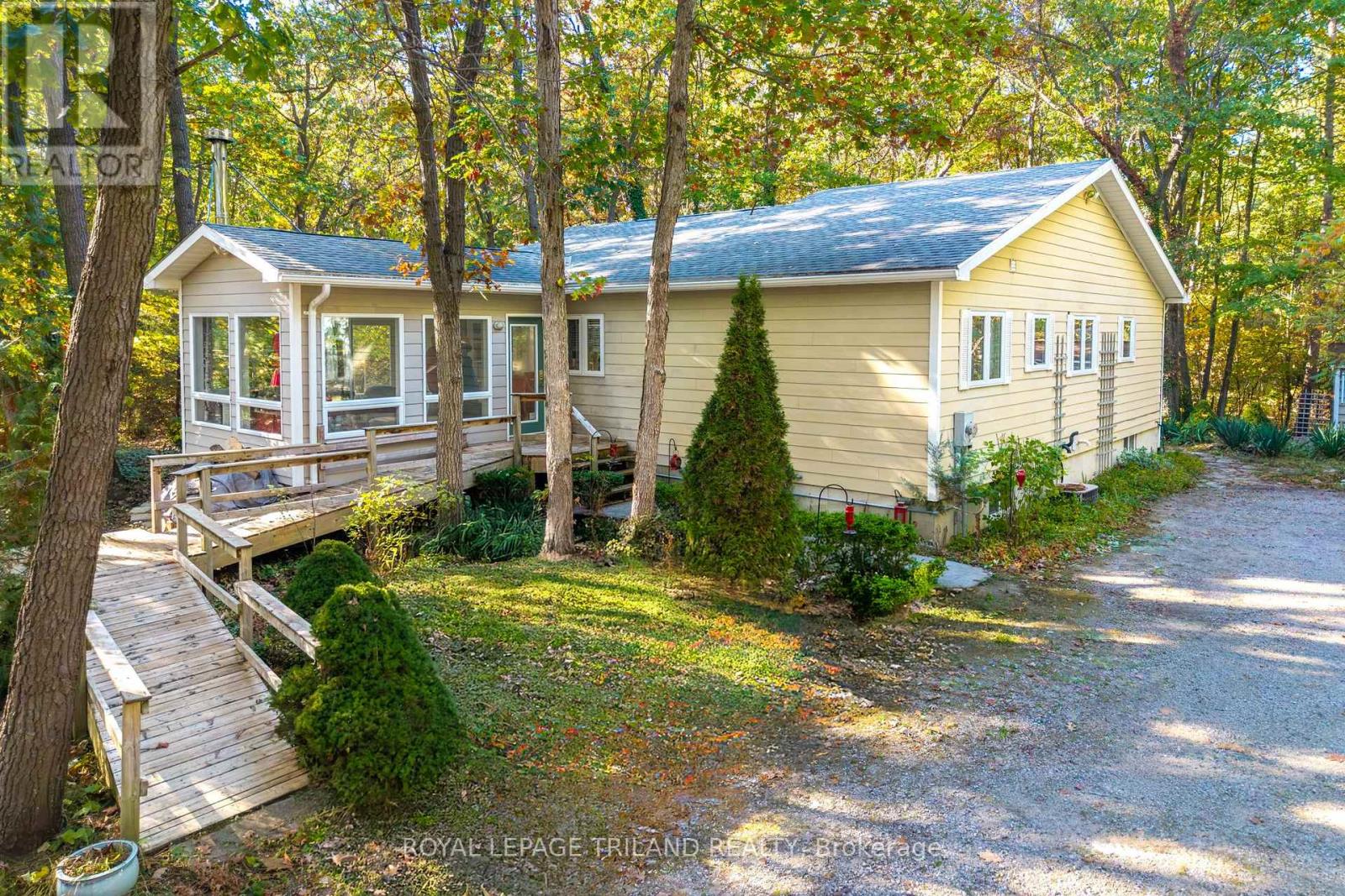 10092 Lakeshore Road, Lambton Shores (Grand Bend), Ontario  N0M 1T0 - Photo 2 - X12496120