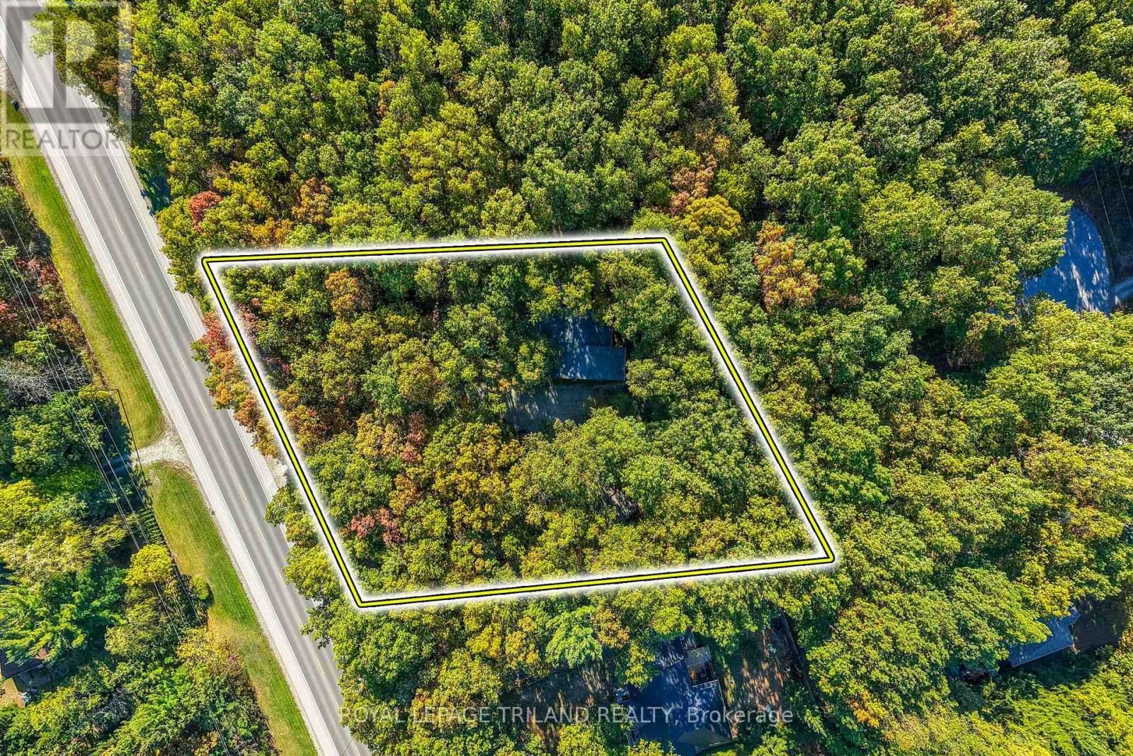 10092 Lakeshore Road, Lambton Shores (Grand Bend), Ontario  N0M 1T0 - Photo 35 - X12496120