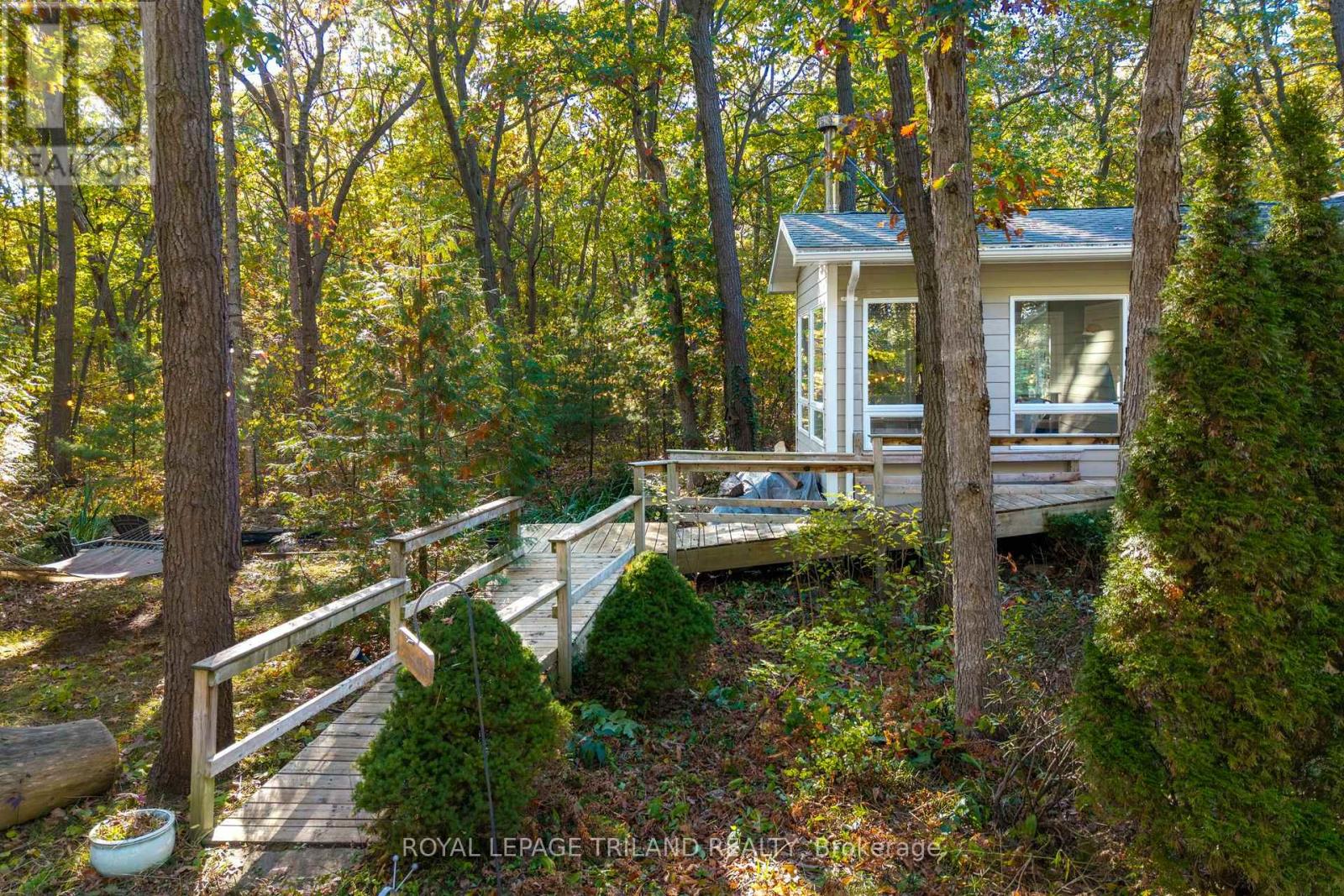 10092 Lakeshore Road, Lambton Shores (Grand Bend), Ontario  N0M 1T0 - Photo 39 - X12496120