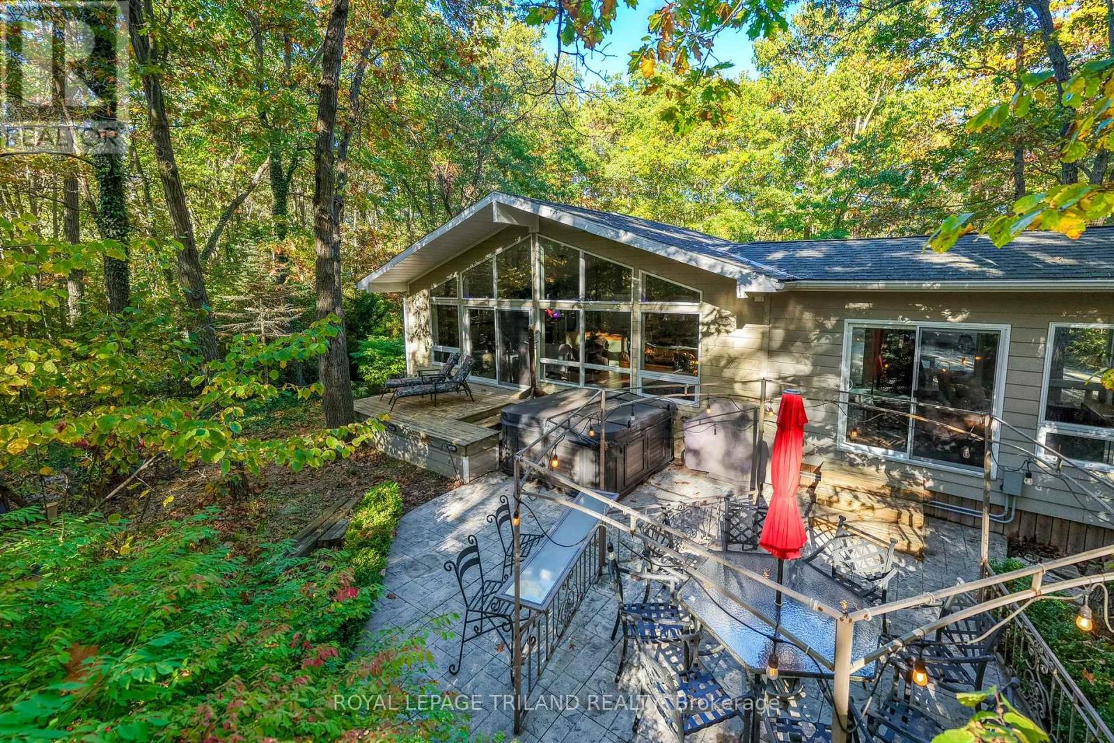 10092 Lakeshore Road, Lambton Shores (Grand Bend), Ontario  N0M 1T0 - Photo 40 - X12496120