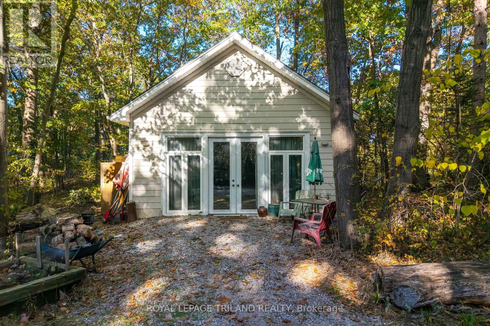 10092 Lakeshore Road, Lambton Shores (Grand Bend), Ontario  N0M 1T0 - Photo 6 - X12496120