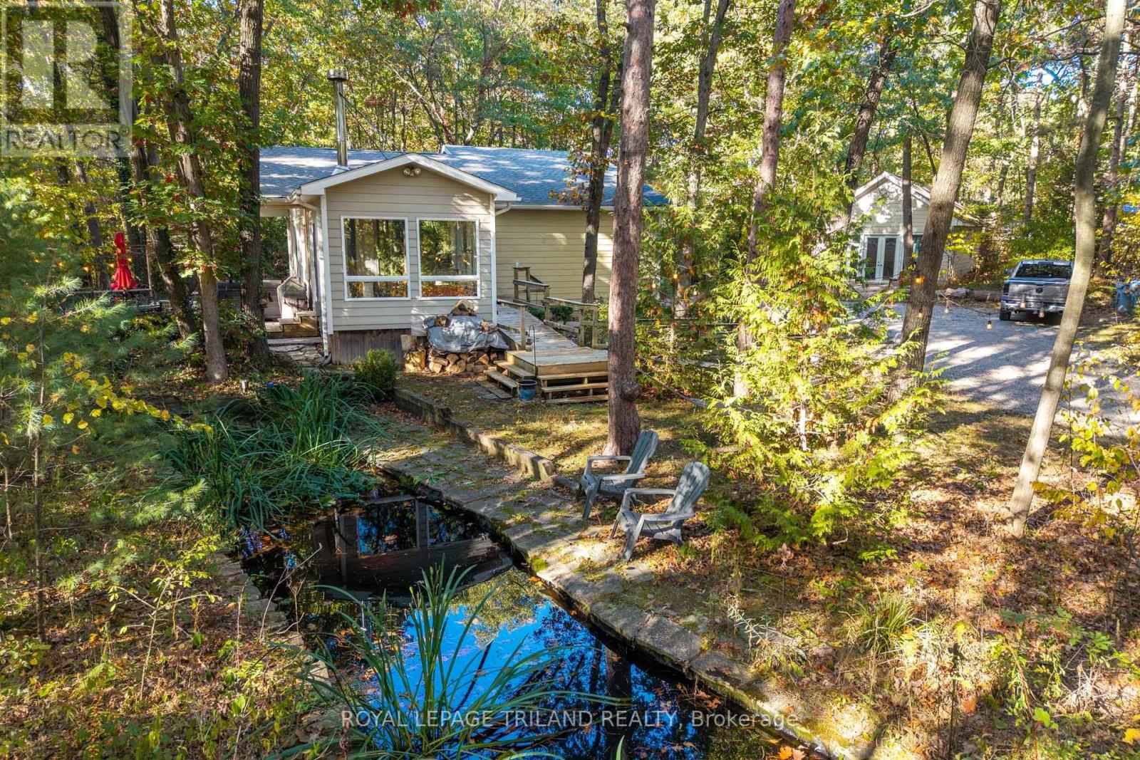 10092 Lakeshore Road, Lambton Shores (Grand Bend), Ontario  N0M 1T0 - Photo 7 - X12496120