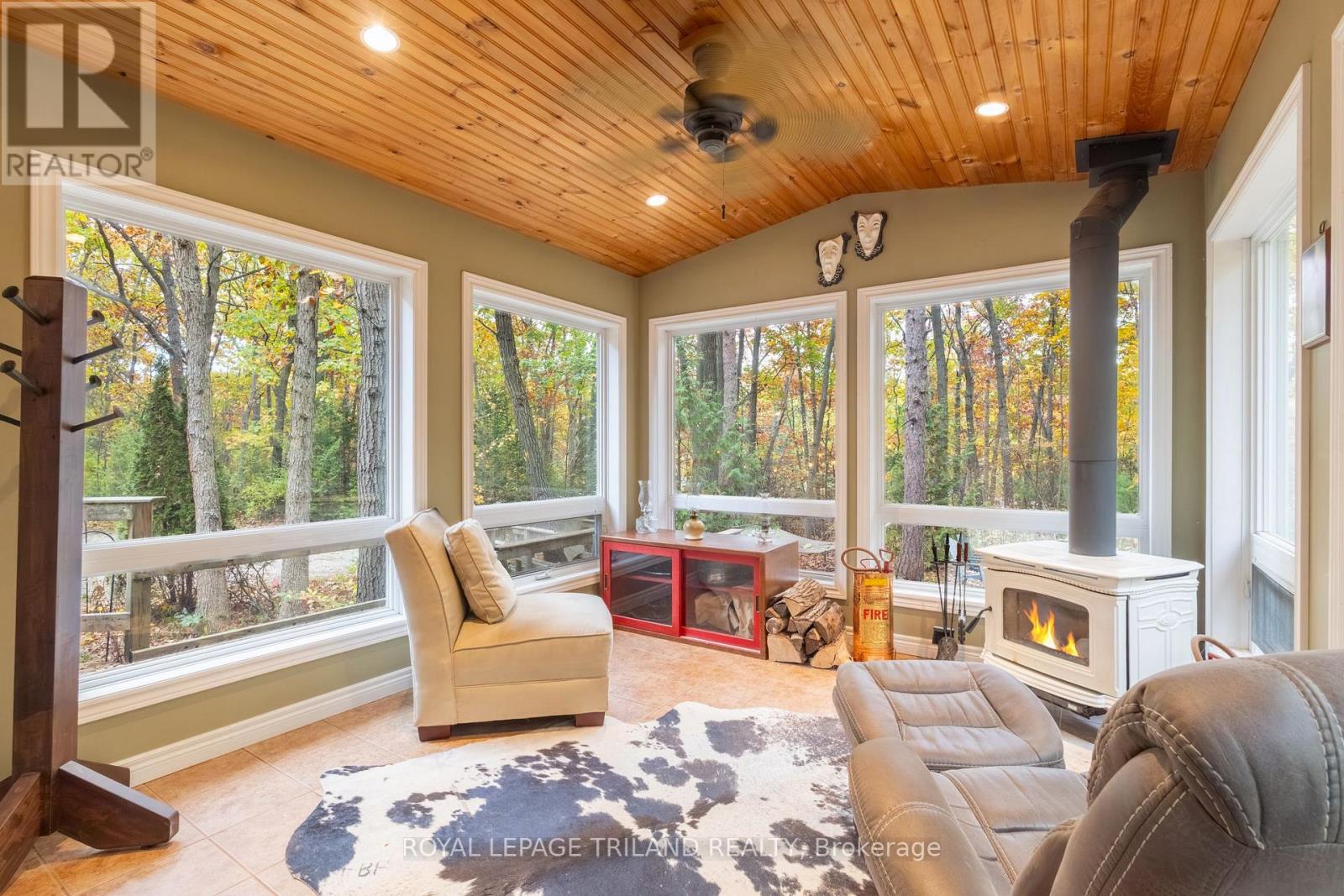 10092 Lakeshore Road, Lambton Shores (Grand Bend), Ontario  N0M 1T0 - Photo 9 - X12496120