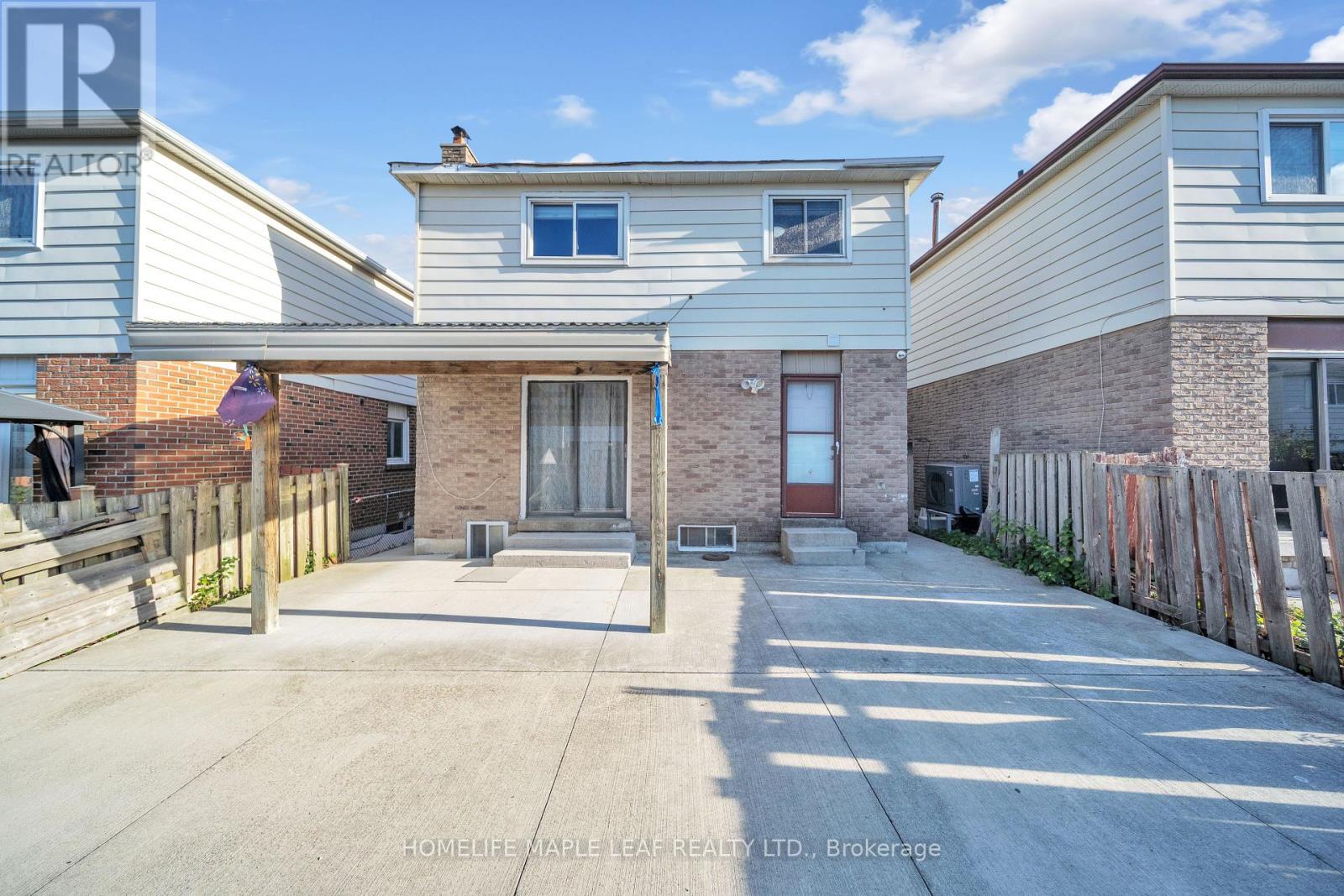 10 Pickard Lane, Brampton, Ontario  L6Y 2M5 - Photo 5 - W12495226