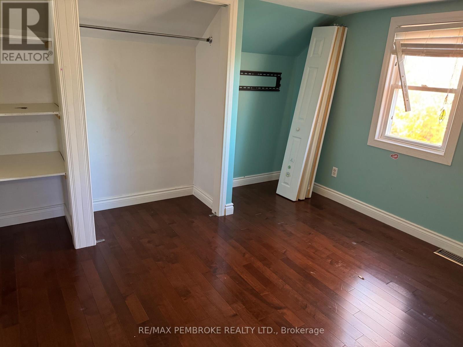 613 Roy Street W, Laurentian Valley, Ontario  K8A 6R9 - Photo 4 - X12496184