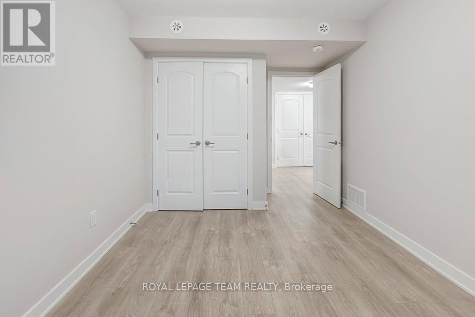 736 Mishi Private, Ottawa, Ontario  K1K 5C5 - Photo 12 - X12496100