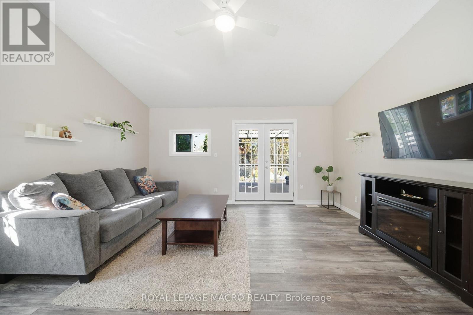 15 Anderson Crescent, West Lincoln, Ontario  L0R 2A0 - Photo 11 - X12496028