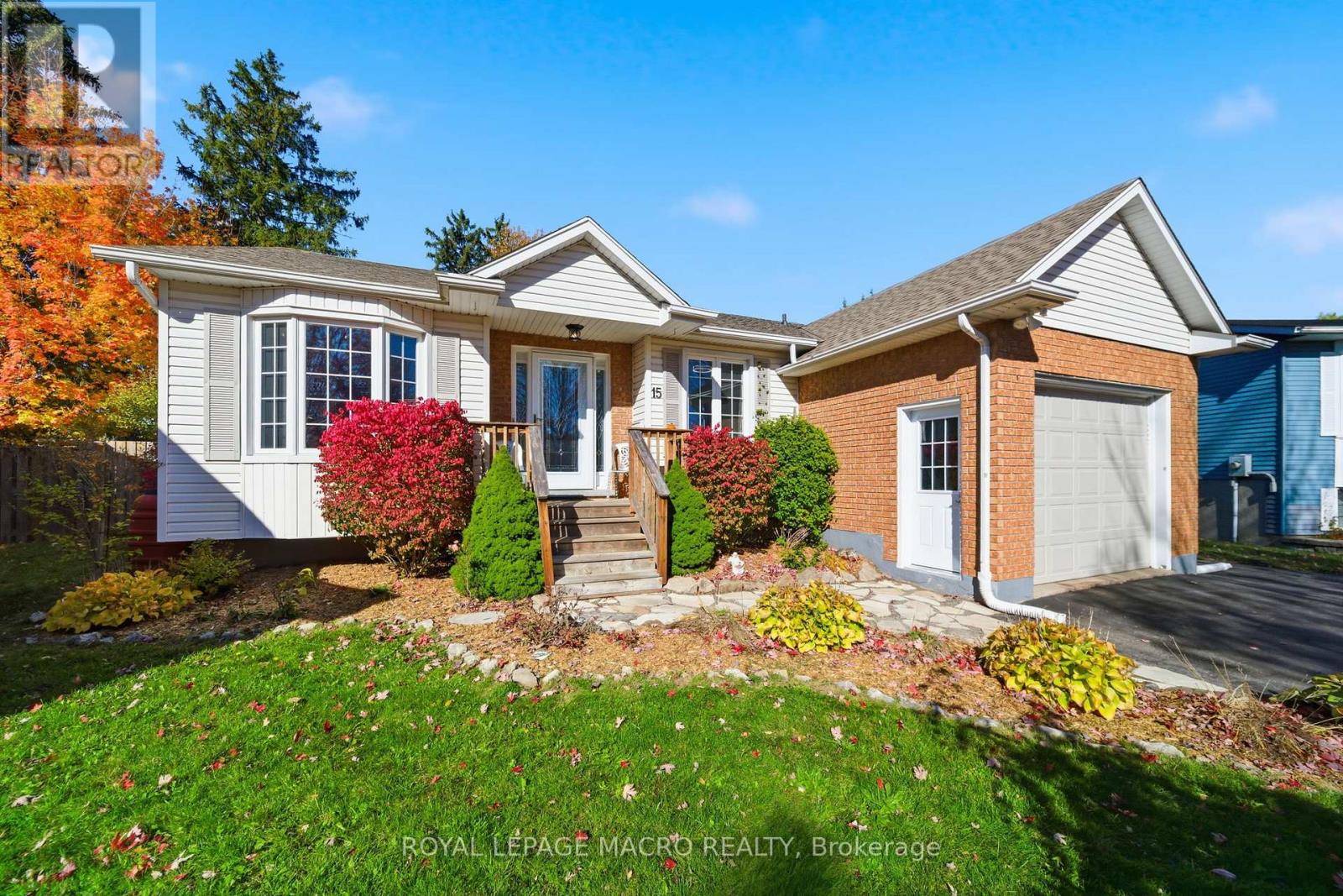 15 Anderson Crescent, West Lincoln, Ontario  L0R 2A0 - Photo 5 - X12496028