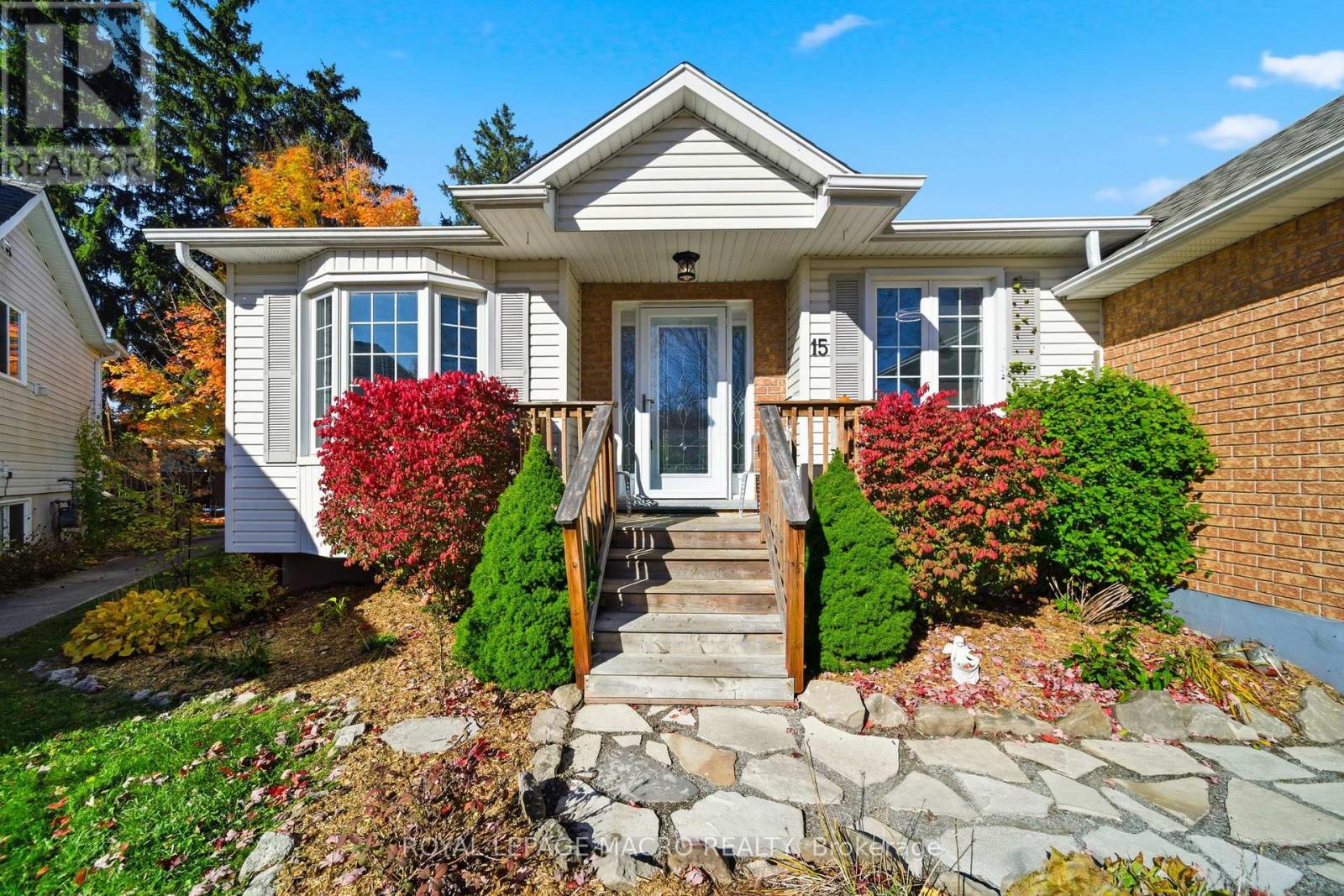 15 Anderson Crescent, West Lincoln, Ontario  L0R 2A0 - Photo 6 - X12496028