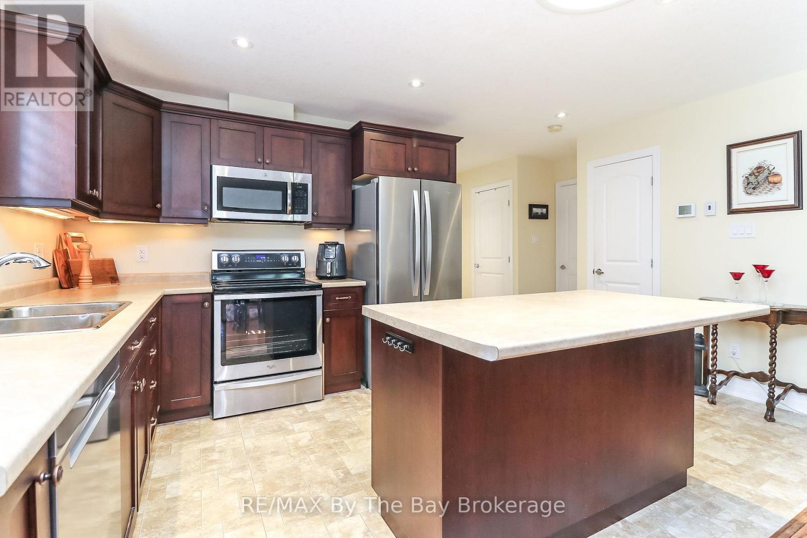 31 New York Avenue, Wasaga Beach, Ontario  L9Z 3A8 - Photo 10 - S12496168