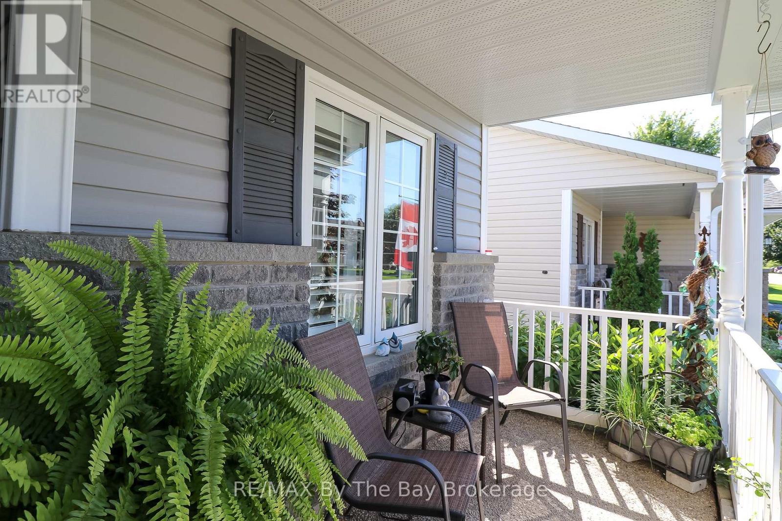 31 New York Avenue, Wasaga Beach, Ontario  L9Z 3A8 - Photo 3 - S12496168