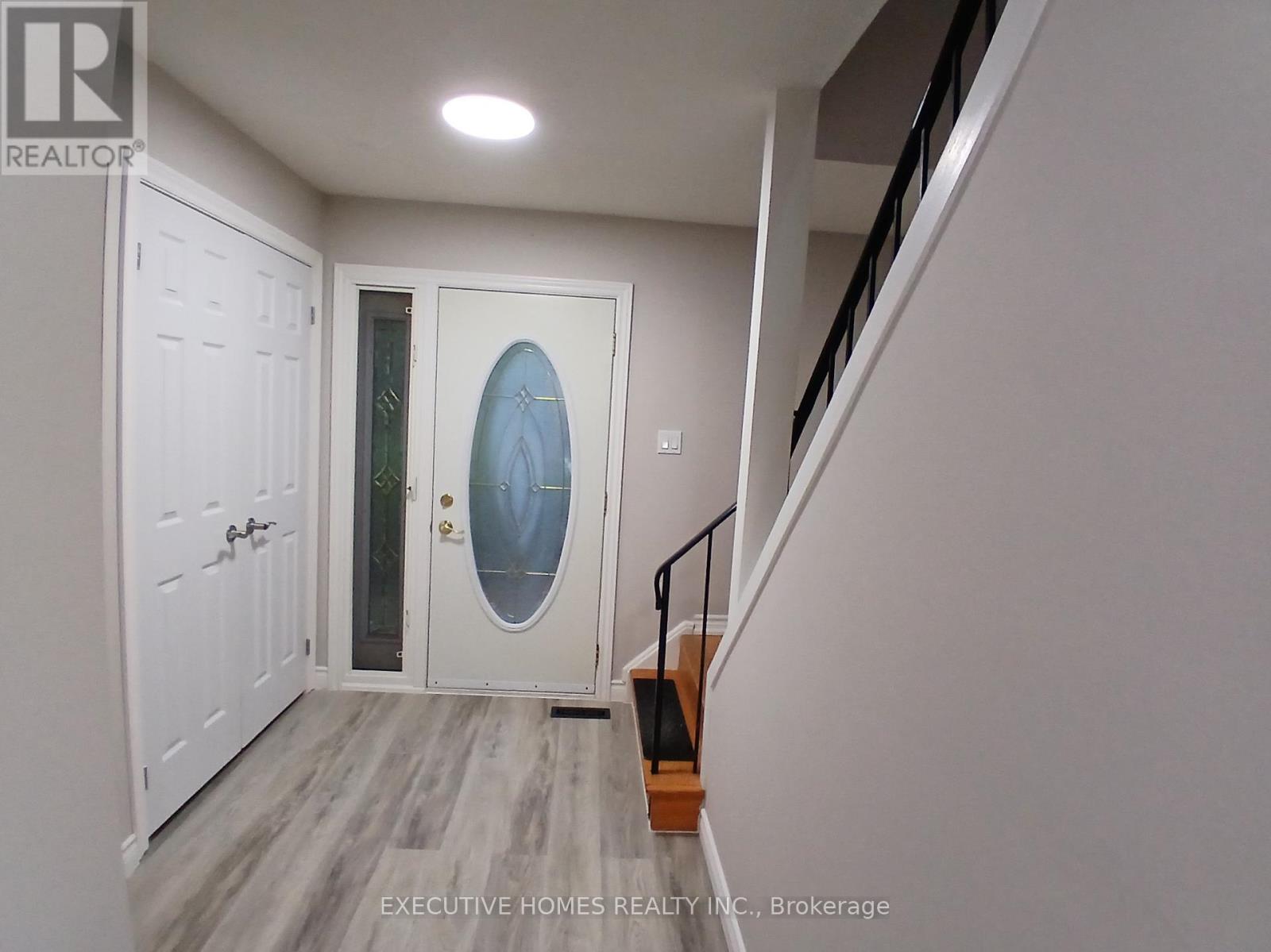 3232 Ulman Road, Oakville, Ontario  L6L 5T1 - Photo 2 - W12496054