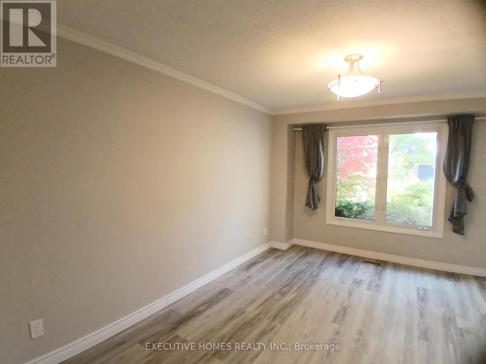 3232 Ulman Road, Oakville, Ontario  L6L 5T1 - Photo 3 - W12496054