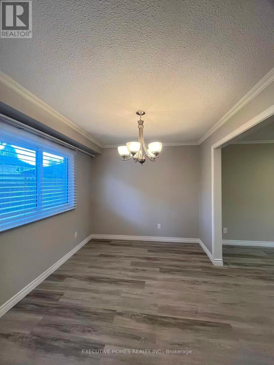 3232 Ulman Road, Oakville, Ontario  L6L 5T1 - Photo 5 - W12496054