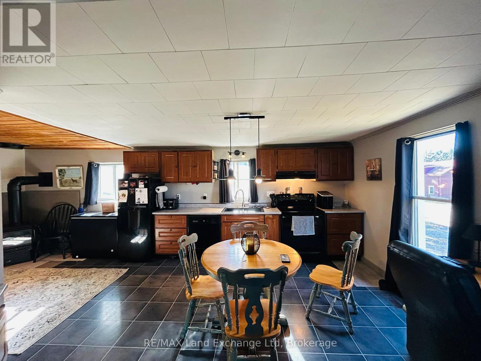 130 Henry Street, Minto, Ontario  N0G 2P0 - Photo 8 - X12496126