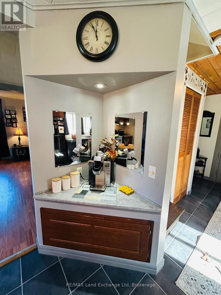 130 Henry Street, Minto, Ontario  N0G 2P0 - Photo 9 - X12496126