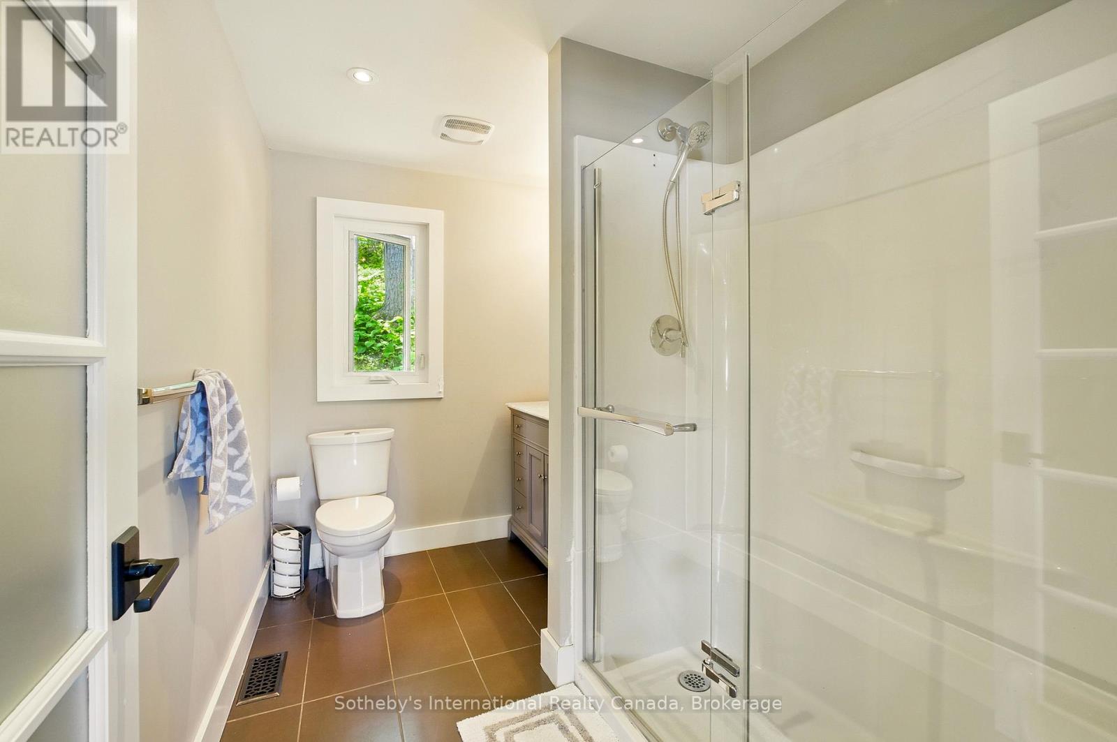 6394 Go Home Lake Shore, Georgian Bay (Gibson), Ontario  L0K 1S0 - Photo 15 - X12496144