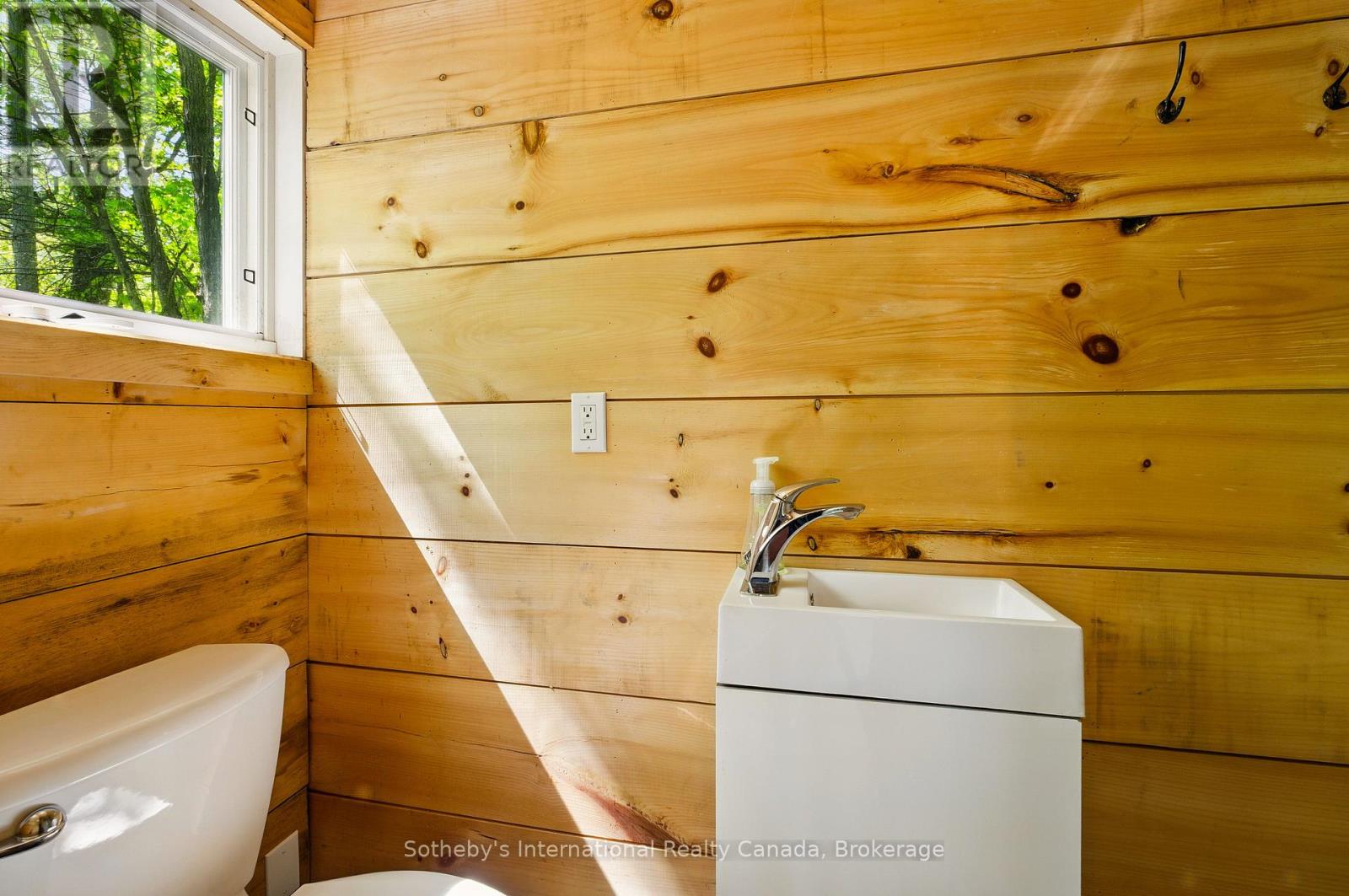 6394 Go Home Lake Shore, Georgian Bay (Gibson), Ontario  L0K 1S0 - Photo 30 - X12496144