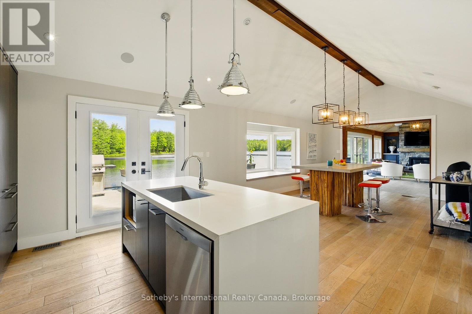 6394 Go Home Lake Shore, Georgian Bay (Gibson), Ontario  L0K 1S0 - Photo 9 - X12496144