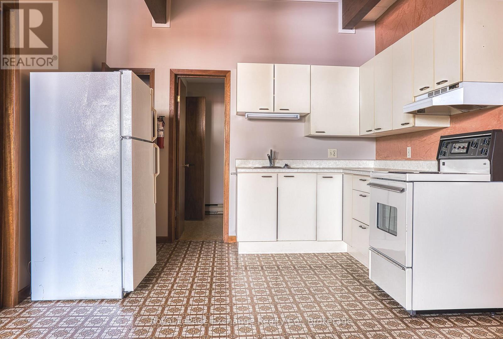 77 Montreal Street, Goderich, Ontario  N7A 2G5 - Photo 46 - X12496154