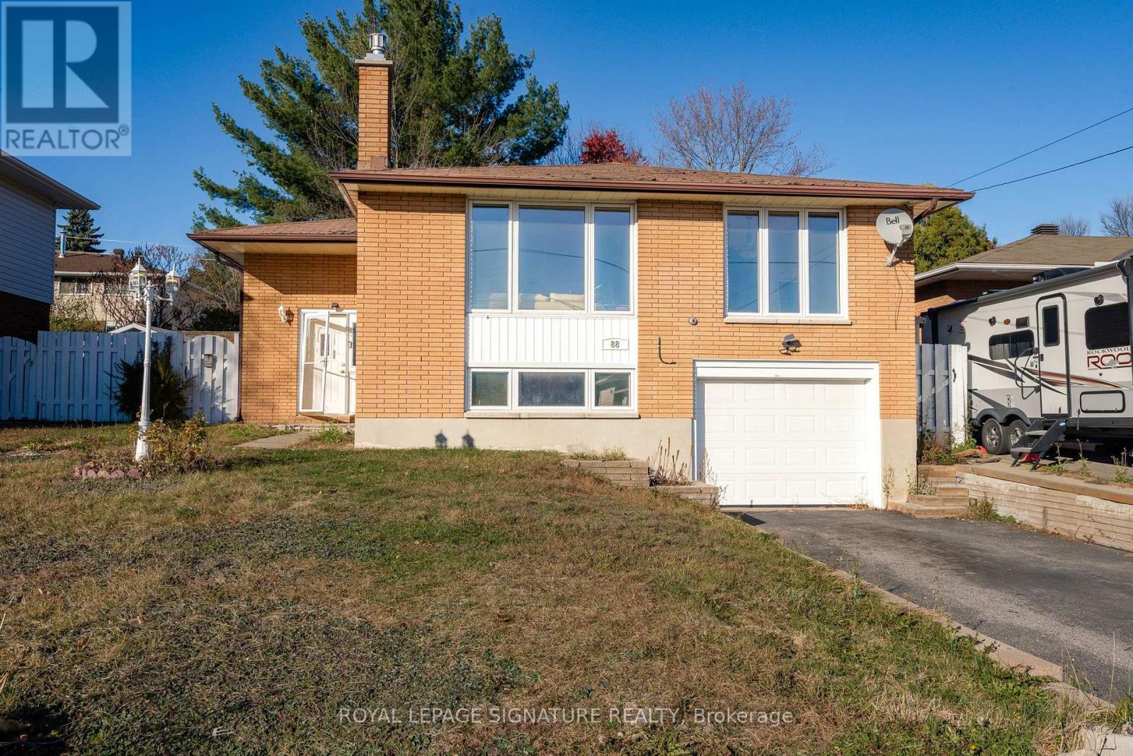 88 Beverly Road, North Bay, Ontario  P1B 7P8 - Photo 2 - X12494112