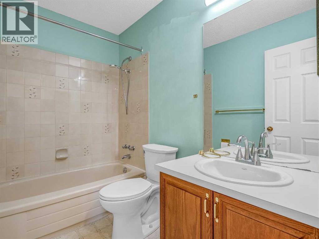 76 Wood Valley Rise Sw, Calgary, Alberta  T2W 5S5 - Photo 21 - A2253607