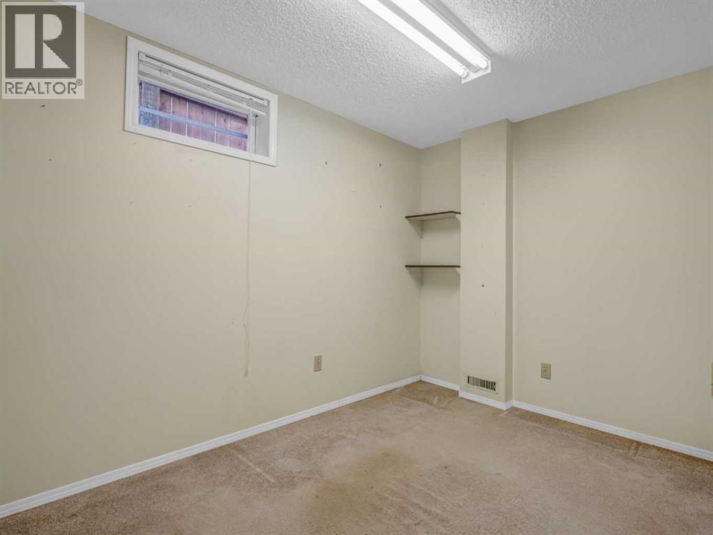 76 Wood Valley Rise Sw, Calgary, Alberta  T2W 5S5 - Photo 28 - A2253607