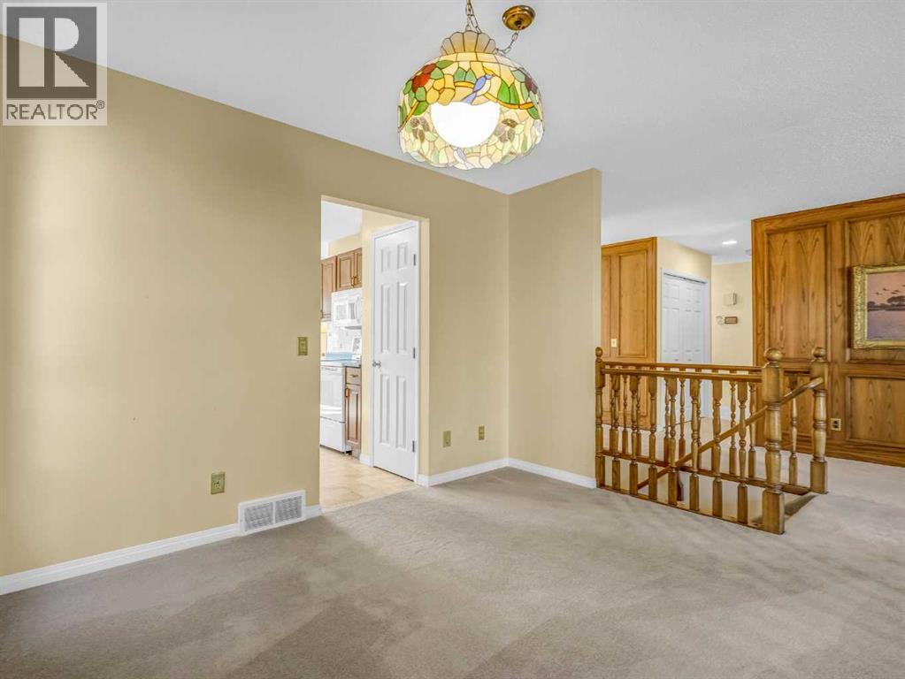 76 Wood Valley Rise Sw, Calgary, Alberta  T2W 5S5 - Photo 17 - A2253607