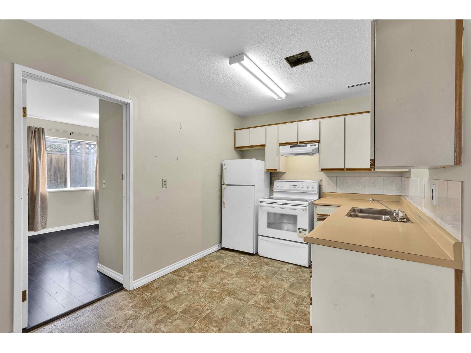 15307 85a Avenue, Surrey, British Columbia  V3S 6J4 - Photo 9 - R3062536