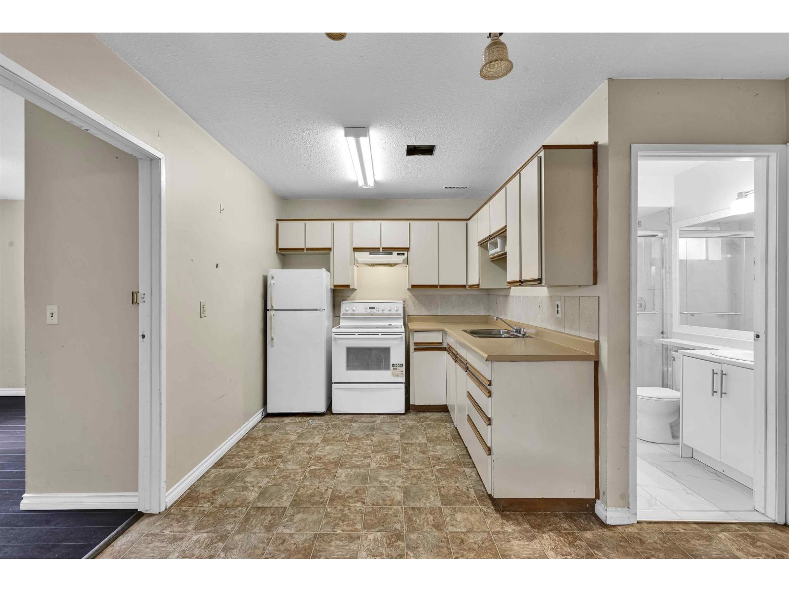 15307 85a Avenue, Surrey, British Columbia  V3S 6J4 - Photo 10 - R3062536