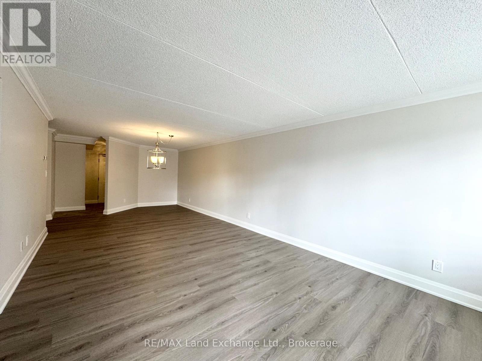 101 - 101-536 11th Avenue, Hanover, Ontario  N4N 2S4 - Photo 8 - X12325030