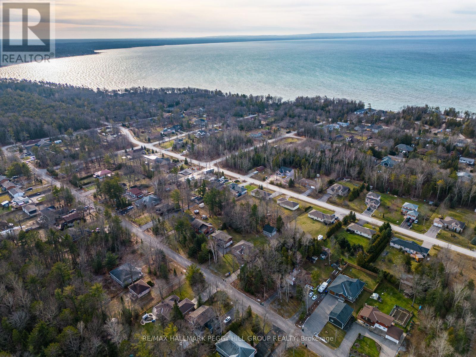 45 Evergreen Avenue, Tiny, Ontario  L0L 1P0 - Photo 2 - S12418469